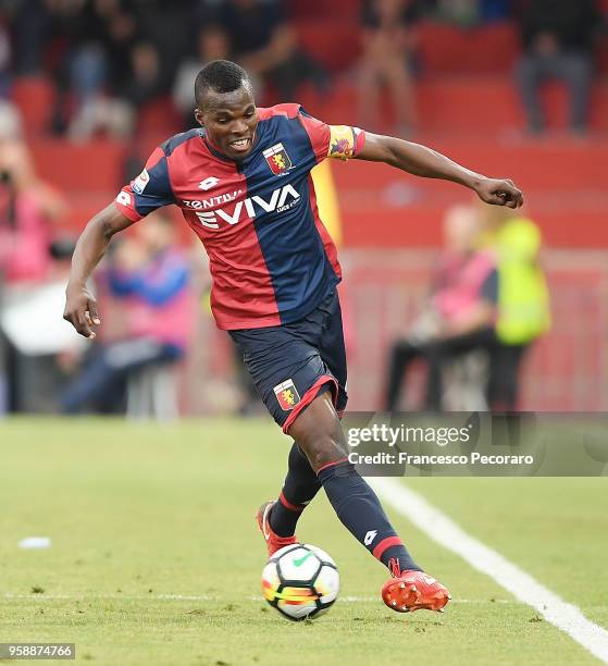 Isaac Cofie of Genoa CFC in action during the serie A match between Benevento Calcio and Genoa CFC at Stadio Ciro Vigorito on May 12, 2018 in...