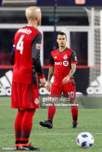 Toronto FC forward Sebastian Giovinco looks for the free kick from Toronto FC midfielder Michael Bradley during a match between the New England...