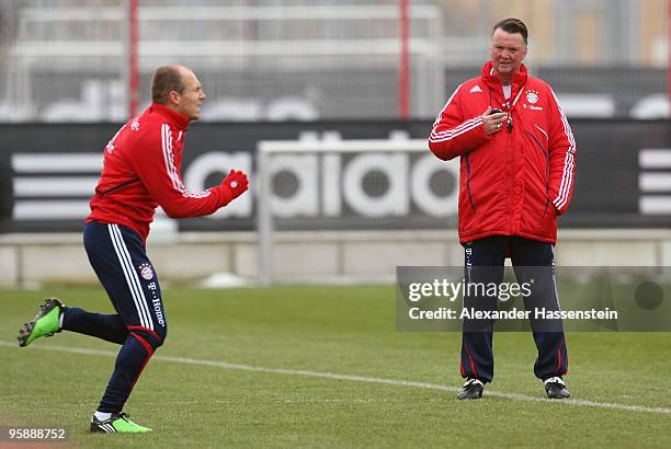 Louis van Gaal head coach of Bayern Muenchen watches his player Arjen Robben exercising during the Bayern Muenchen training session at Bayern's...