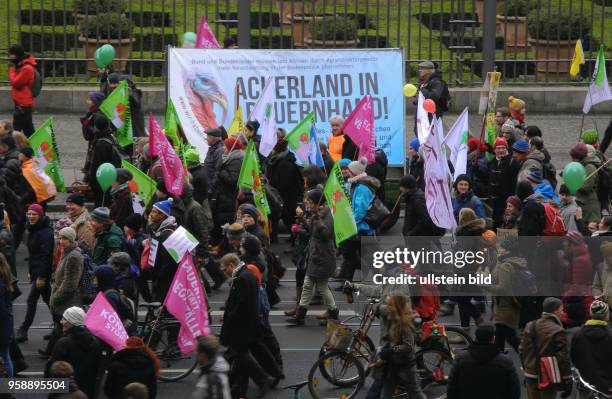 Fuer Neuausrichtung der Landwirtschaft Grossdemo aus Anlass der Gruenen Woche 2017. Start am Potsdamer Platz.