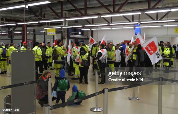 Warnstreik der Airport-Bodenverkehrsdienste Flughafen Tegel und Schoenefeld am von 05-11 Uhr. Hier ein Blick in TXL-Terminal C gegen 07Uhr30.