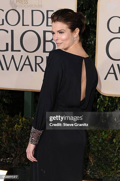 Actress Jeanne Tripplehorn arrives at the 67th Annual Golden Globe Awards at The Beverly Hilton Hotel on January 17, 2010 in Beverly Hills,...