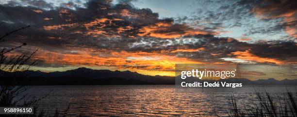 nahuel huapi lake - villa-la-angostura stockfoto's en -beelden