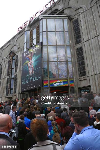 Jugendfeier 2017 die humanistische Jugendweihe im Friedrichstadt Palast am Sonnabend, . Ca 180 Jugendliche nahmen an der Feier teil. Grosser Andrang...