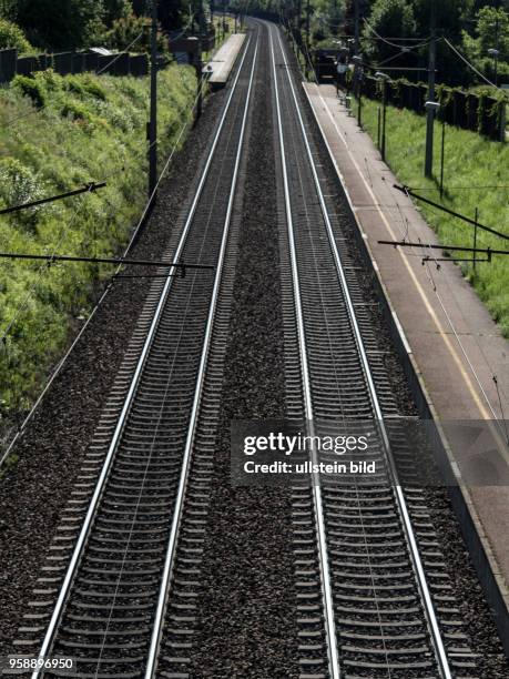 Schienen einer Bahnstrecke. Gleise in die Ferne