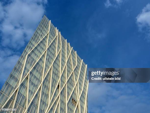 Ein modernes Hochhaus mit Büros ion Barcelona, Spanien