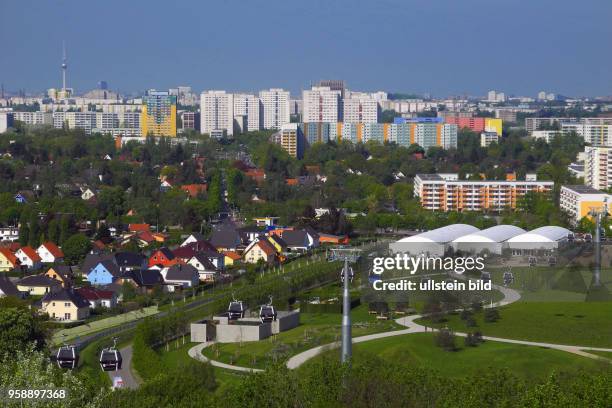 Gaerten der Welt IGA 2017, mit der IGA-Seilbahn vom U5-Bahnhof, Kienberg Gaerten der Welt ueber das IGA-Gelaende. Aussichtsplattform Wolkenhain,...