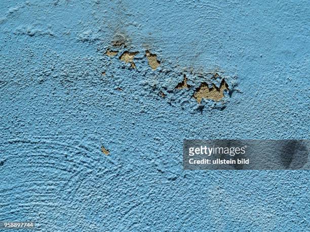 Auf einer blauen Mauer blättert die Farbe ab. Konzept Bild als Hintergrund