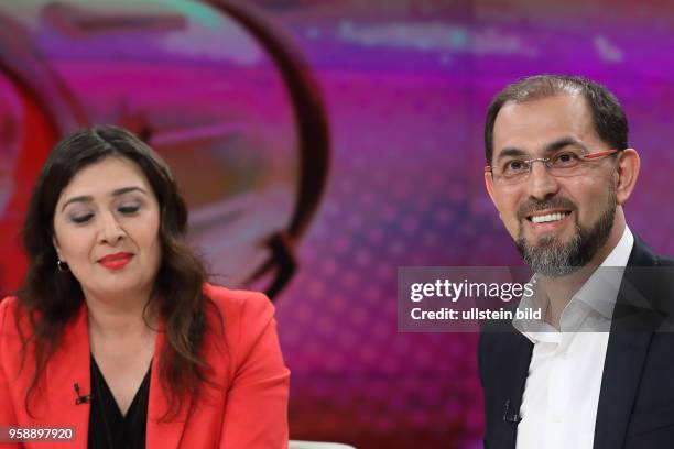 Mürvet Öztürk mit Haluk Yildiz in der ZDF-Talkshow maybrit illner am in Berlin Thema der Sendung: Erdogans langer Arm ? Türkische Spione in...