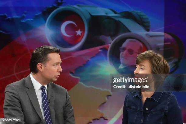Stephan Mayer mit Maybrit Illner in der ZDF-Talkshow maybrit illner am in Berlin Thema der Sendung: Erdogans langer Arm ? Türkische Spione in...