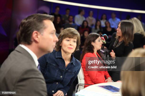 Stephan Mayer , Maybrit Illner und Mürvet Öztürk in der ZDF-Talkshow maybrit illner am in Berlin Thema der Sendung: Erdogans langer Arm ? Türkische...