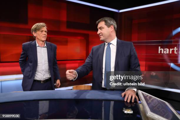 Hajo Schumacher mit Markus Söder in der ARD-Talkshow hart aber fair am in Berlin Thema der Sendung: K. O. Oder mit letzter Kraft - Was bringt die...