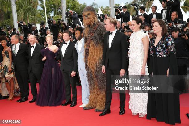 Actors Thandie Newton, Woody Harrelson, director Ron Howard, actors Emilia Clarke, Alden Ehrenreich, Donald Glover, Chewbacca, Paul Bettany, Phoebe...