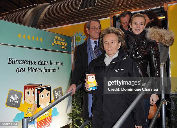 Mayor of Paris bertrand Delanoe Singer Lorie , Actor Michel Leeb and Bernadette Chirac attend The "Pieces Jaunes" train Exibition Launch at Gare du...