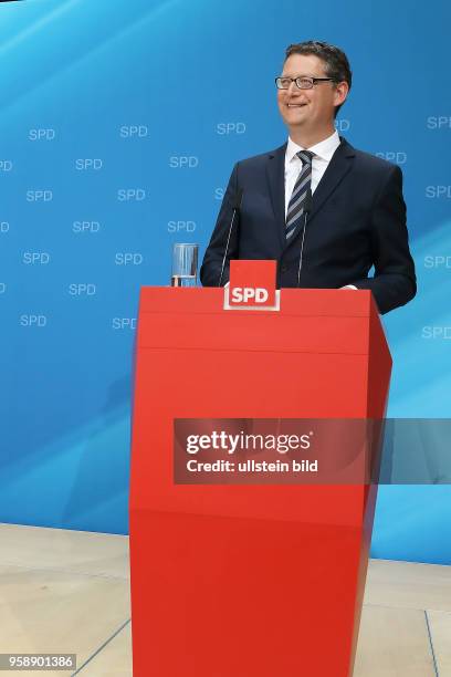 Thorsten Schäfer-Gümbel bei der Vorstellung des SPD-Steuerkonzepts zur Bundestagswahl 2017 anlässlich einer Pressekonferenz im Atrium des...