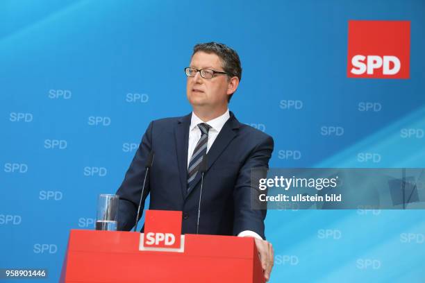 Thorsten Schäfer-Gümbel bei der Vorstellung des SPD-Steuerkonzepts zur Bundestagswahl 2017 anlässlich einer Pressekonferenz im Atrium des...