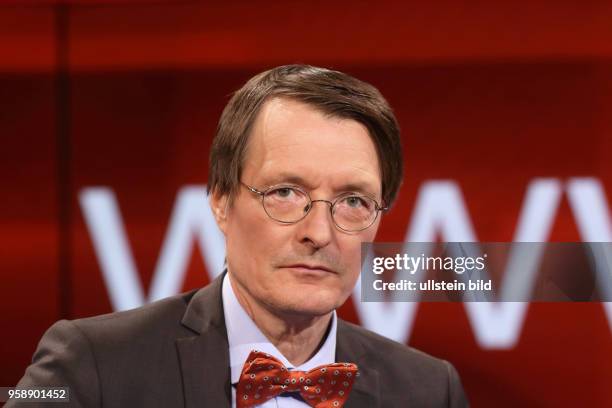 Prof. Dr. Karl Lauterbach in der ARD-Talkshow hart aber fair am in Berlin Thema der Sendung: Waschen, pflegen, trösten ? Wer kümmert sich um uns,...