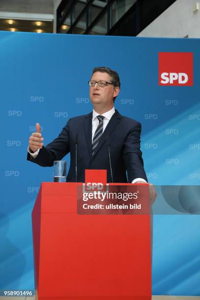 Thorsten Schäfer-Gümbel bei der Vorstellung des SPD-Steuerkonzepts zur Bundestagswahl 2017 anlässlich einer Pressekonferenz im Atrium des...