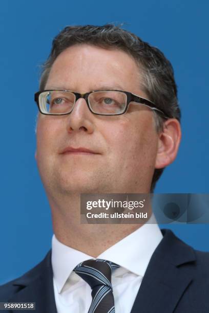 Thorsten Schäfer-Gümbel bei der Vorstellung des SPD-Steuerkonzepts zur Bundestagswahl 2017 anlässlich einer Pressekonferenz im Atrium des...