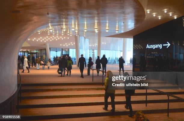 Elbphilharmonie am Kaiserkai in Hamburg , Hafen City, Öffentlicher Bereich mit dem Namen Plaza , Besucherterrasse, Besucher Ebene zwischen dem...
