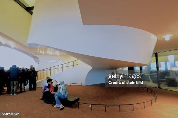 Elbphilharmonie am Kaiserkai in Hamburg , Hafen City, Öffentlicher Bereich mit dem Namen Plaza , Besucherterrasse, Besucher Ebene zwischen dem...