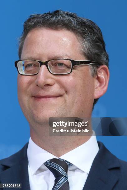 Thorsten Schäfer-Gümbel bei der Vorstellung des SPD-Steuerkonzepts zur Bundestagswahl 2017 anlässlich einer Pressekonferenz im Atrium des...