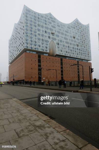 Elbphilharmonie am Kaiserkai in Hamburg , Hafen City, Öffentlicher Bereich mit dem Namen Plaza , Besucherterrasse, Besucher Ebene zwischen dem...