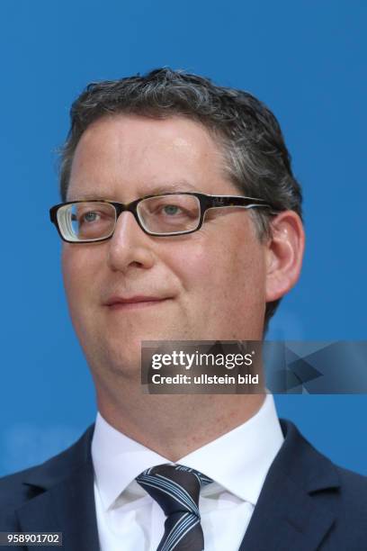 Thorsten Schäfer-Gümbel bei der Vorstellung des SPD-Steuerkonzepts zur Bundestagswahl 2017 anlässlich einer Pressekonferenz im Atrium des...