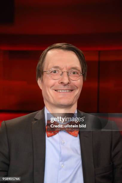 Prof. Dr. Karl Lauterbach in der ARD-Talkshow hart aber fair am in Berlin Thema der Sendung: Waschen, pflegen, trösten Ð Wer kümmert sich um uns,...