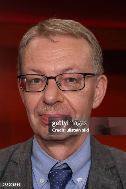 Prof. Dr. Dietmar Heubrock in der ARD-Talkshow hart aber fair am in Berlin Thema der Sendung: Wenn Terror Alltag wird ? Ist Mutigsein jetzt...