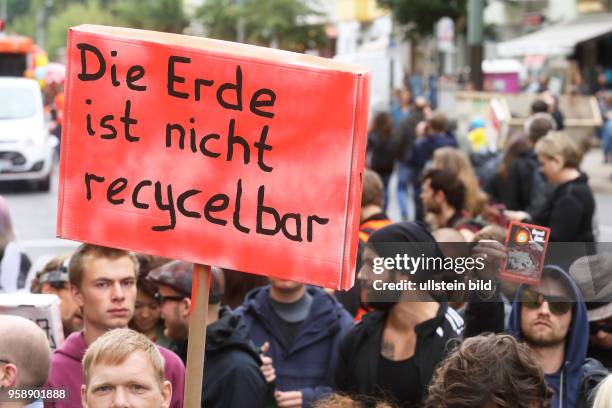 Zug der Liebe - Rave für mehr Mitgefühl und Nächstenliebe unter dem Motto: Presse- und Meinungsfreiheit am in Berlin. Berlin: Der Zug der Liebe...