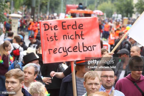 Zug der Liebe - Rave für mehr Mitgefühl und Nächstenliebe unter dem Motto: Presse- und Meinungsfreiheit am in Berlin. Berlin: Der Zug der Liebe...