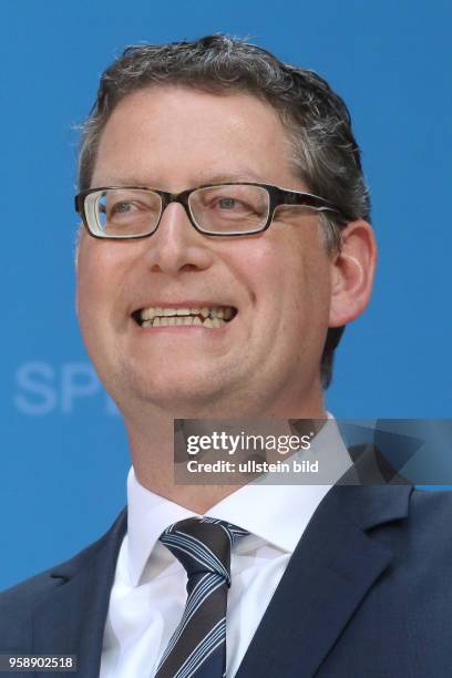 Thorsten Schäfer-Gümbel bei der Vorstellung des SPD-Steuerkonzepts zur Bundestagswahl 2017 anlässlich einer Pressekonferenz im Atrium des...