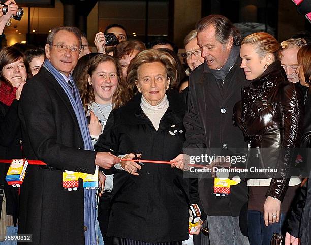 Mayor of Paris bertrand Delanoe, Bernadette Chirac, Actor Michel Leeb and Singer Lorie Launche The "Pieces Jaunes" train Exibition at Gare du Nord on...