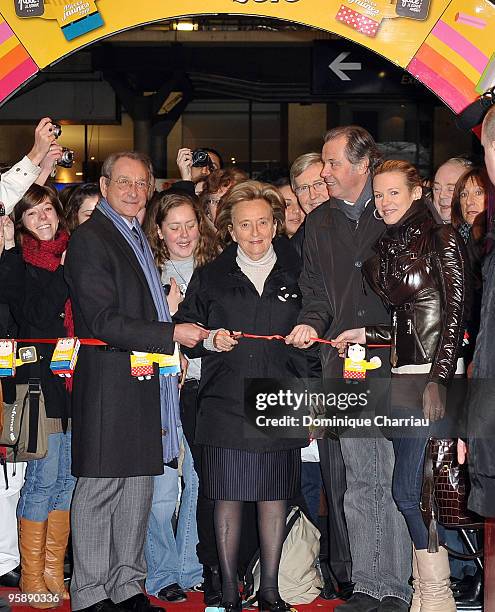 Mayor of Paris bertrand Delanoe, Bernadette Chirac, Actor Michel Leeb and Singer Lorie Launche The "Pieces Jaunes" train Exibition at Gare du Nord on...