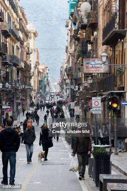 Italien, Sizilien, Palermo, , Via Roma, Fussgängerzone und Geschäftsstrasse im Stadtzentrum