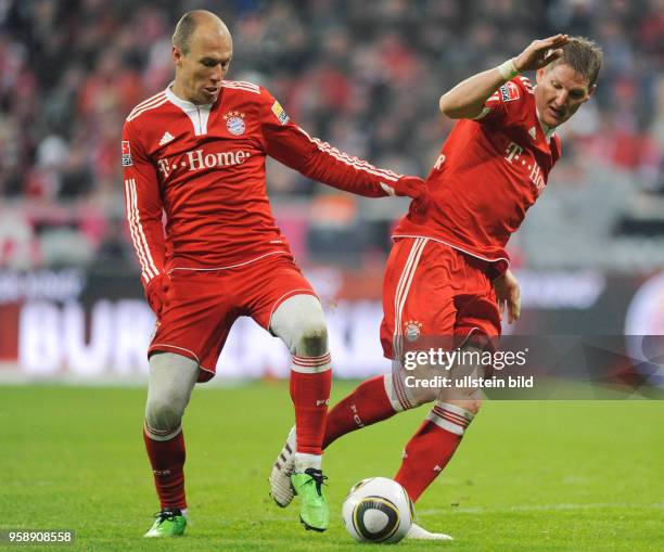 Robben, Arjen, Niederlande - Fussballer, Bayern Muenchen, 15. Januar 2010, links. Schweinsteiger, Bastian, D - Fussballer, Bayern Muenchen, 15....