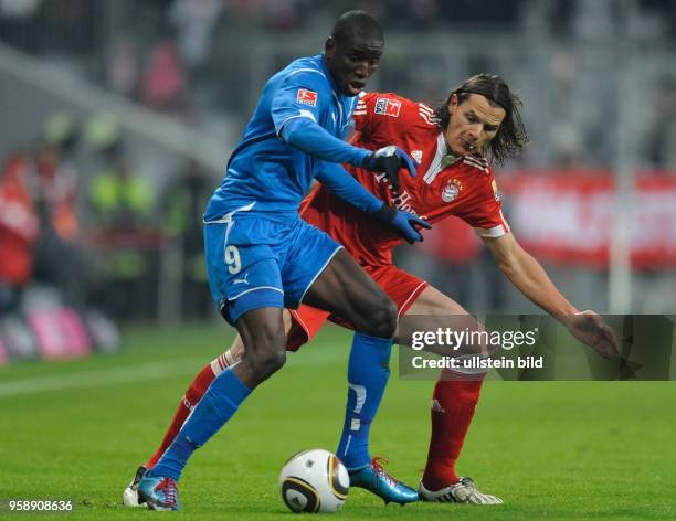 Van Buyten, Daniel, Belgien - Fussballer, Bayern Muenchen, 15. Januar 2010, rechts. Ba, Demba, Frankreich - Fussballer, TSG Hoffenheim, 15. Januar...