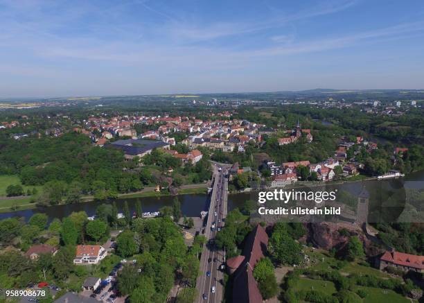 Halle Saale / Burg Giebichenstein Saaletal Kröllwitz Sachsen Anhalt Luftaufnahme Drohnenaufnahme Drohnenbild Drohnenaufnahme Stadtansicht Ansicht...