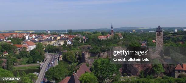 Halle Saale / Burg Giebichenstein Saaletal Kröllwitz Sachsen Anhalt Luftaufnahme Drohnenaufnahme Drohnenbild Drohnenaufnahme Stadtansicht Ansicht...