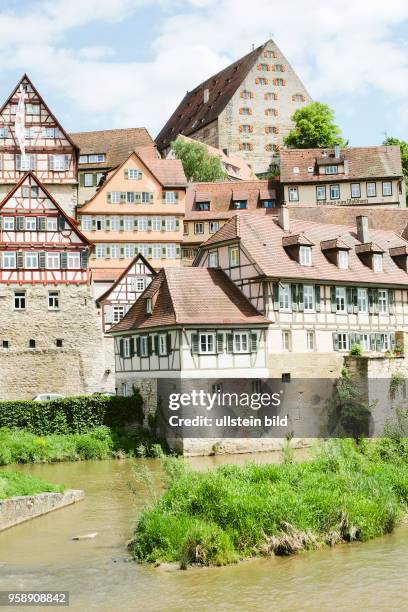 Schwäbisch Hall ist eine Stadt im Nordosten Baden-Württembergs mit ca. 39000 Einwohnern. Die Altstadt überstand den 2. Weltkrieg fast unbeschadet.