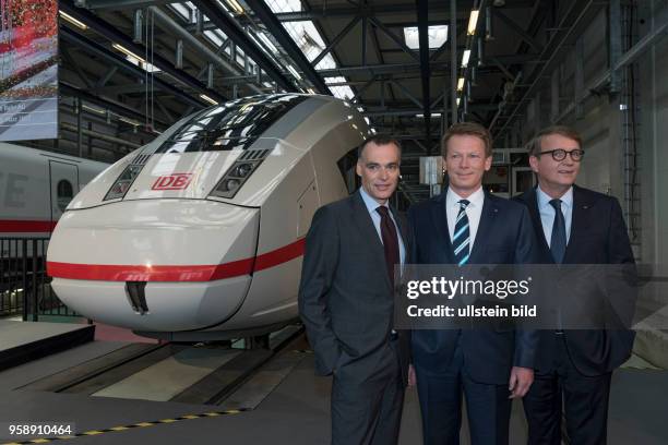 Berlin, ICE Bahnbetriebswerk Rummelsburg, Hochgeschwindigkeitstriebzug ICE 4, Bilanzpressekonferenz Deutsche Bahn AG, v.l.: Berthold Huber, Vorstand...