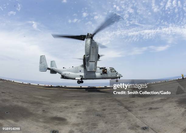 Osprey landing on the flight deck of the Wasp-class amphibious assault ship USS Iwo Jima , April 30, 2018. Image courtesy Dominick A Cremeans / USS...