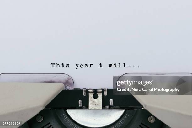 this year i will text on a vintage typewriter - new year resolution stock-fotos und bilder