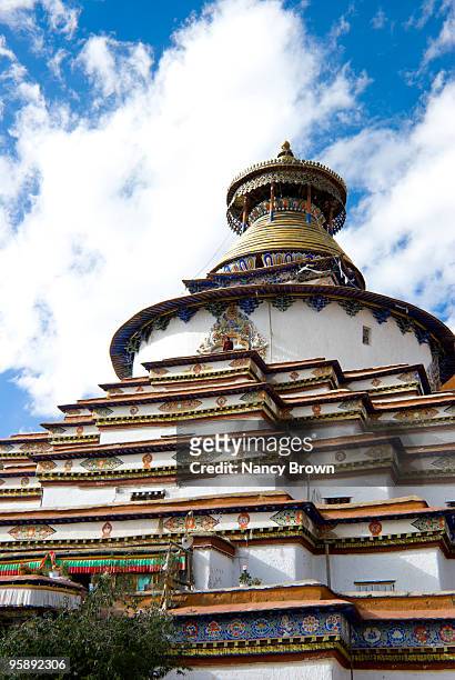 palkhor monastery  khumbum temple in gyantse tibe - gyantsé photos et images de collection
