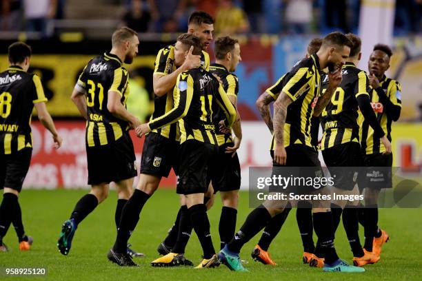 Bryan Linssen of Vitesse celebrates 2-1 with Matt Miazga of Vitesse, Guram Kashia of Vitesse, during the Dutch Eredivisie match between Vitesse v FC...