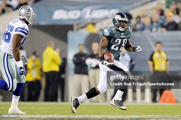 LeSean McCoy of the Philadelphia Eagles runs with the ball against the Dallas Cowboys at Lincoln Financial Field on November 8, 2009 in Philadelphia,...