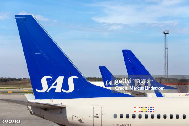 scandinavian airlines airplanes - arlanda airport stock pictures, royalty-free photos & images