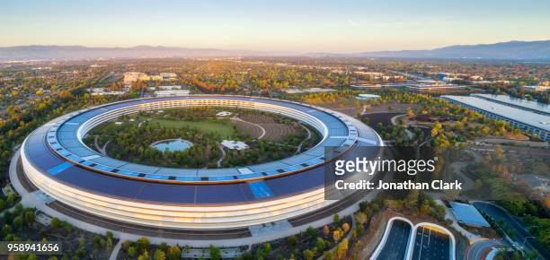 aerial of apple campus in sunnyvale / cupertino silicon valley, usa - jonathan clark stock pictures, royalty-free photos & images