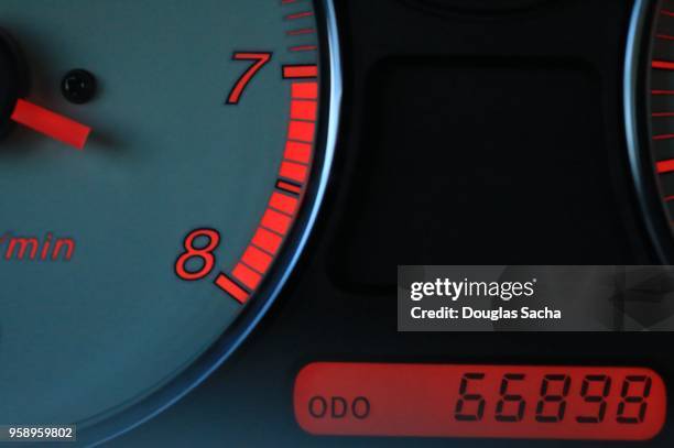 illuminated odometer displayed on a vehicle dashboard - kilometer stock-fotos und bilder